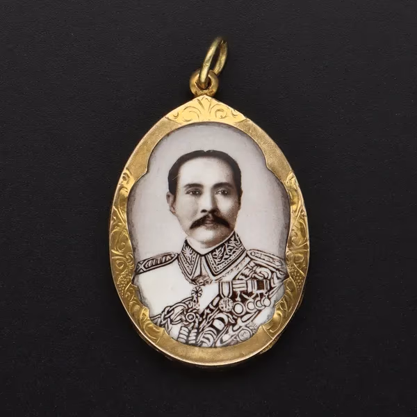 18ct Gold King of Thailand Pendant