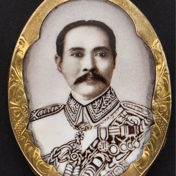 18ct Gold King of Thailand Pendant