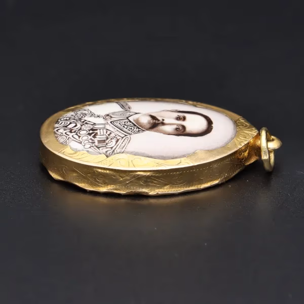 18ct Gold King of Thailand Pendant