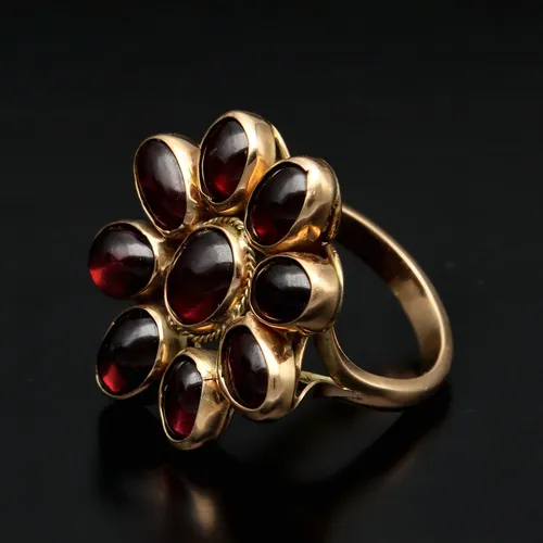 Vintage 9ct Gold Garnet Ring image-3