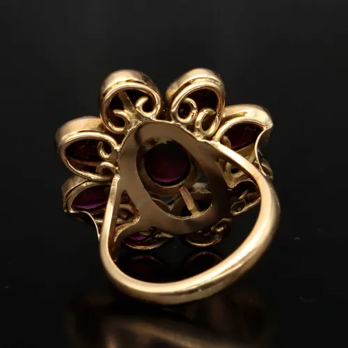 Vintage 9ct Gold Garnet Ring image-5