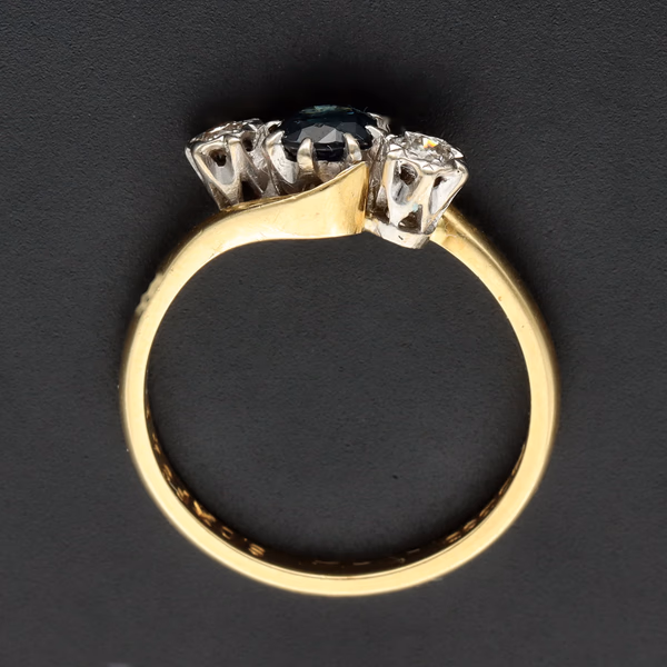 18ct Yellow Gold Sapphire & Diamond Ring