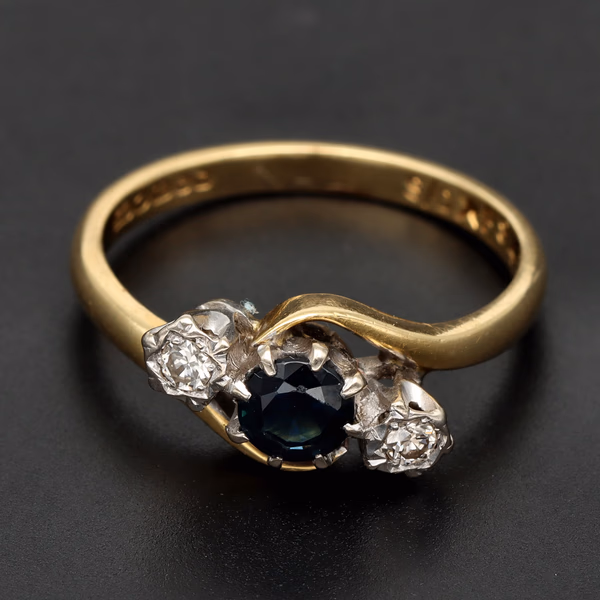 18ct Yellow Gold Sapphire & Diamond Ring