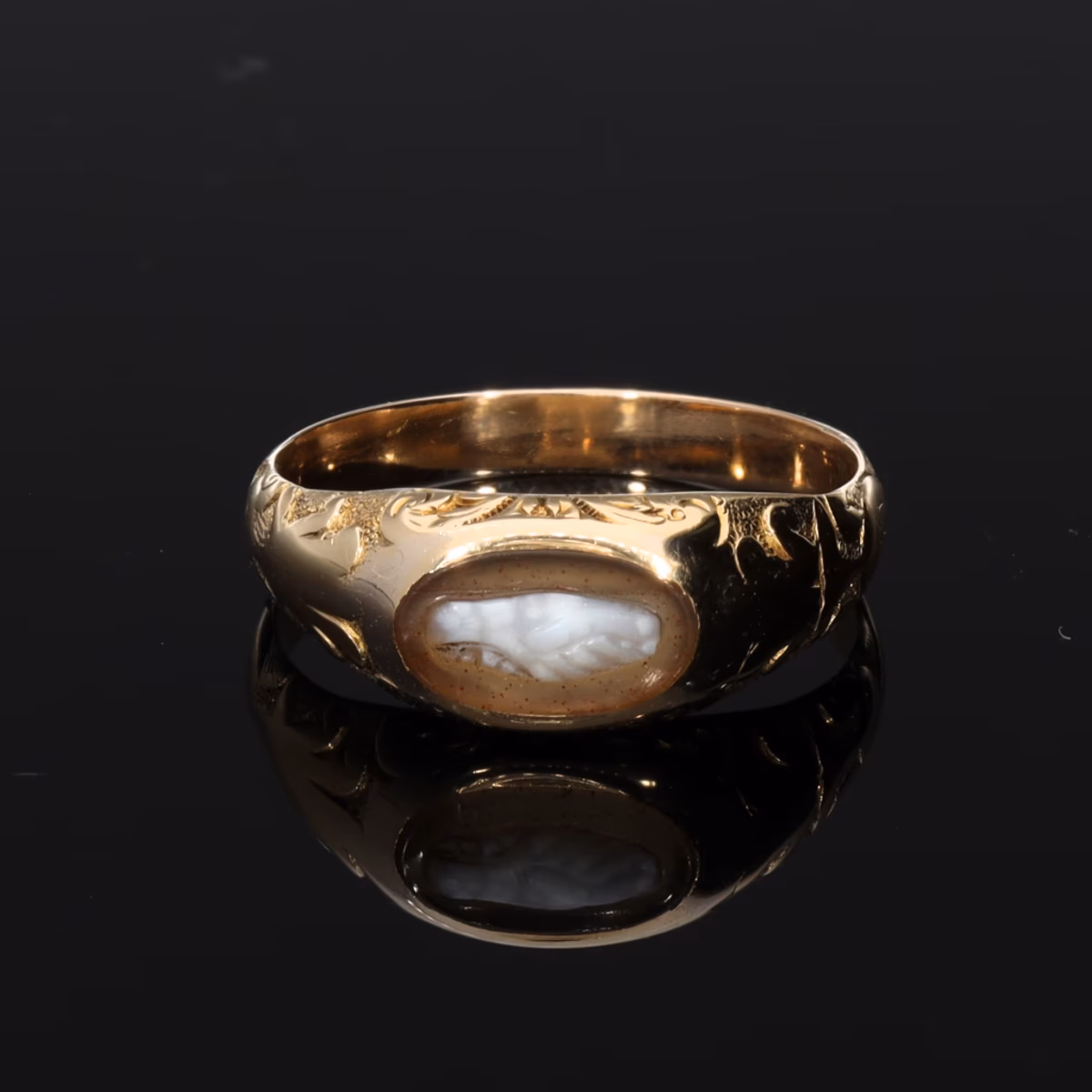 360° view of The Antique Victorian Lovers Hands Agate Fede Ring