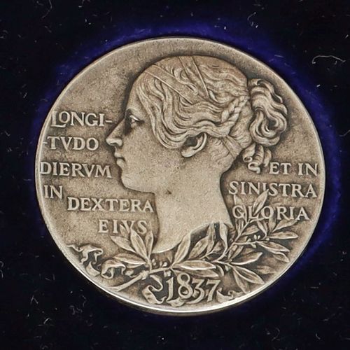 Pair of Silver Medallions in Original Case image-4