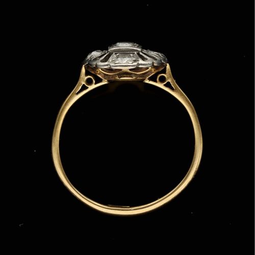 18ct Yellow Gold Art Deco Diamond Cluster Ring image-6