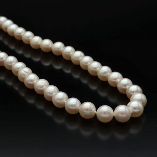 14ct Gold Clasp Cultured Pearl Necklace image-1