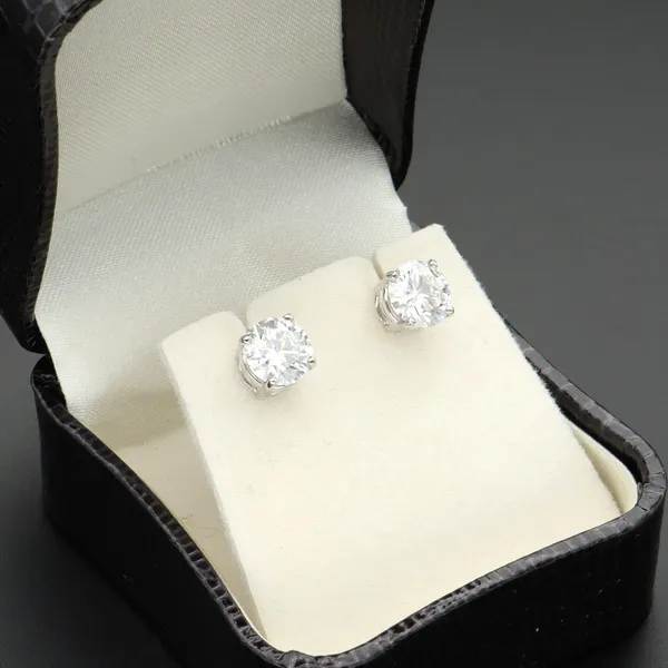 18ct White Gold Lab Diamond Stud Earrings