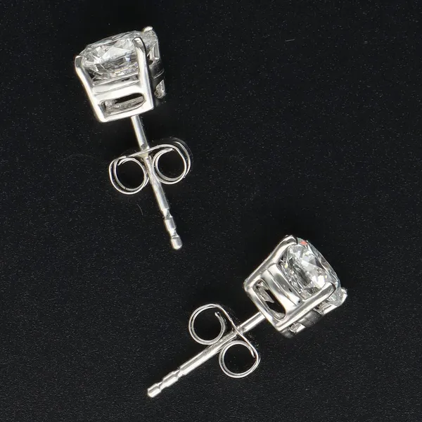 18ct White Gold Lab Diamond Stud Earrings