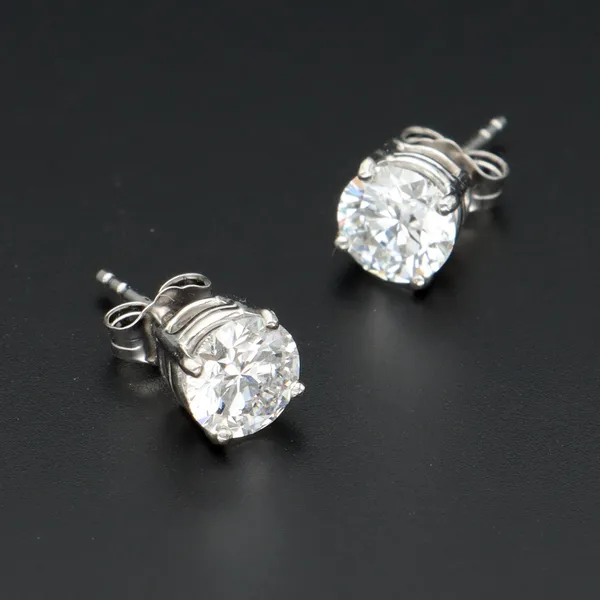 18ct White Gold Lab Diamond Stud Earrings