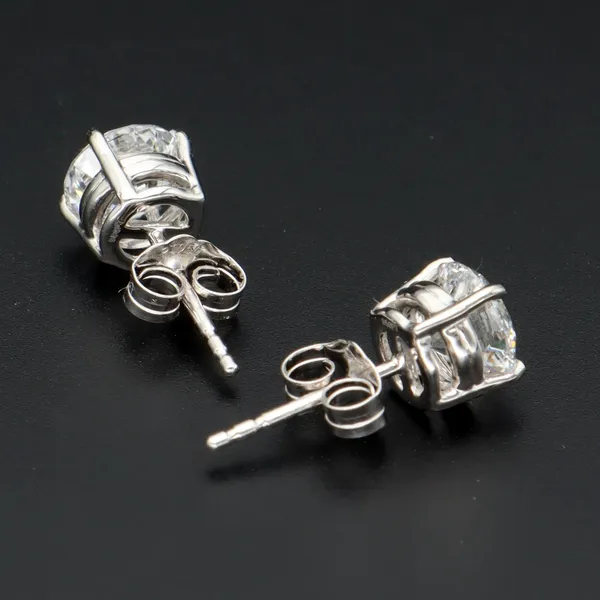 18ct White Gold Lab Diamond Stud Earrings