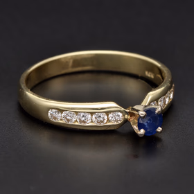 14ct Yellow Gold Sapphire & Diamond Ring