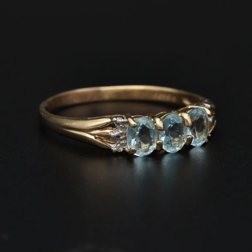 1950s 9ct Gold Blue Topaz Ring image-1