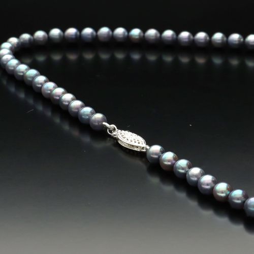 Silver Clasp Re Strung Cultured Pearl Necklace image-5