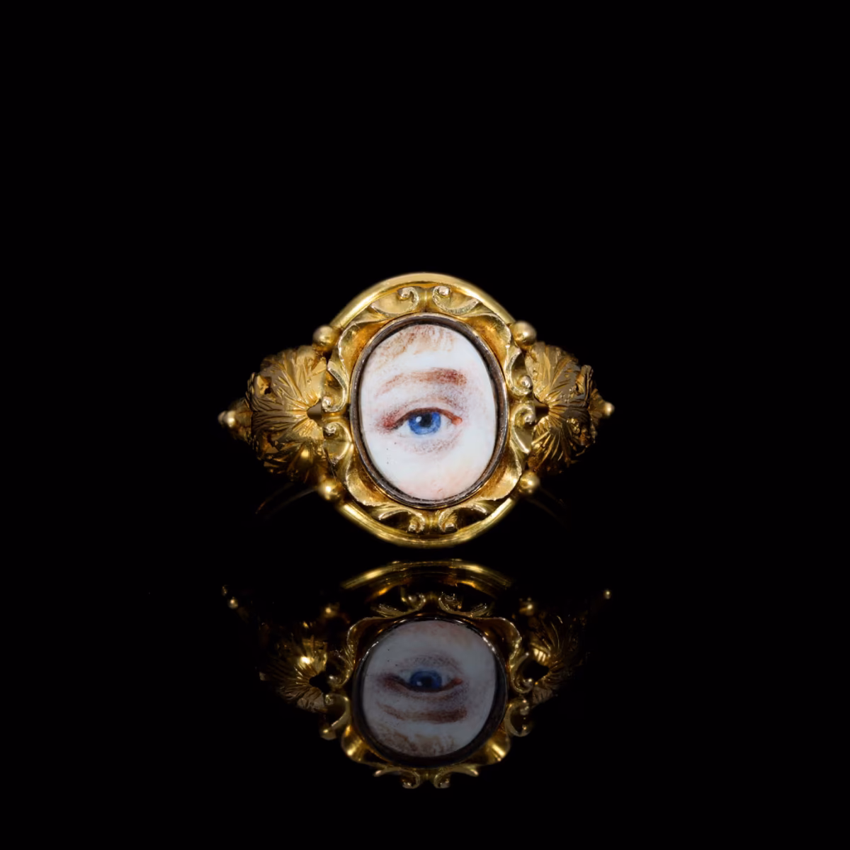 360° view of The Antique Georgian Lover's Eye Ring