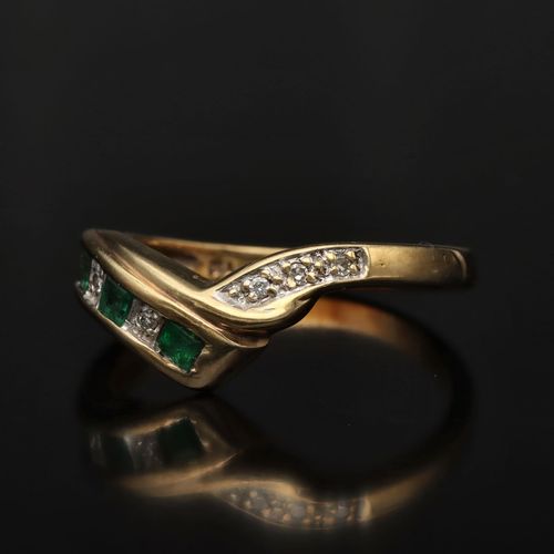 Gold Emerald Diamond Ring image-3