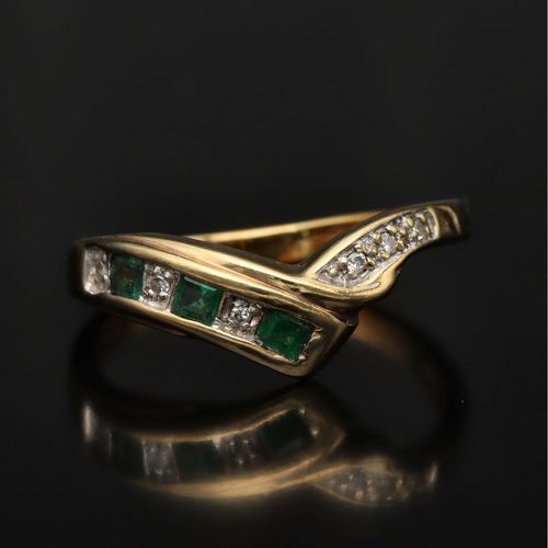 Gold Emerald Diamond Ring image-2