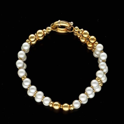 Vintage 18ct Gold and Pearl Bracelet image-3
