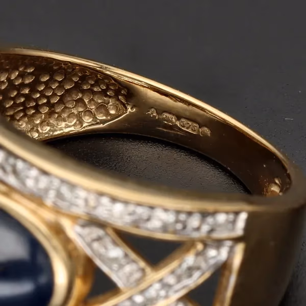 Vintage 9ct Gold Sapphire and Diamond Ring