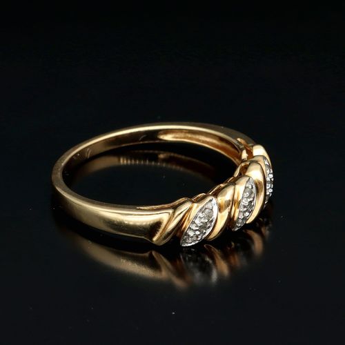 9ct Gold Diamond Ring image-5