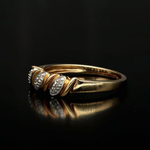 9ct Gold Diamond Ring image-3