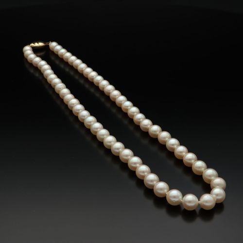 9ct Gold Clasp Re Strung Cultured Pearl Necklace image-1