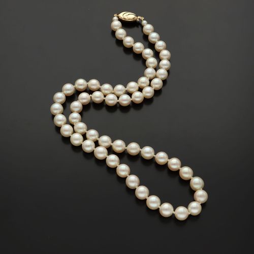 9ct Gold Clasp Re Strung Cultured Pearl Necklace image-2