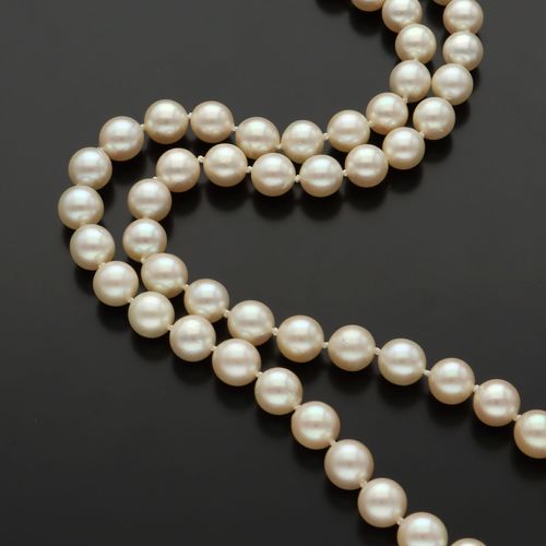 9ct Gold Clasp Re Strung Cultured Pearl Necklace image-3