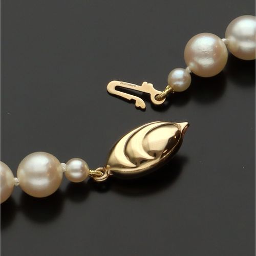 9ct Gold Clasp Re Strung Cultured Pearl Necklace image-6