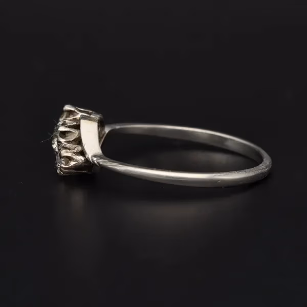 Antique Platinum o.25ct Diamond Ring