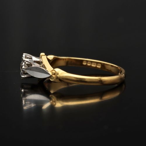 18ct Gold Diamond Ring. London 1973 image-3