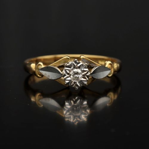 18ct Gold Diamond Ring. London 1973 image-2