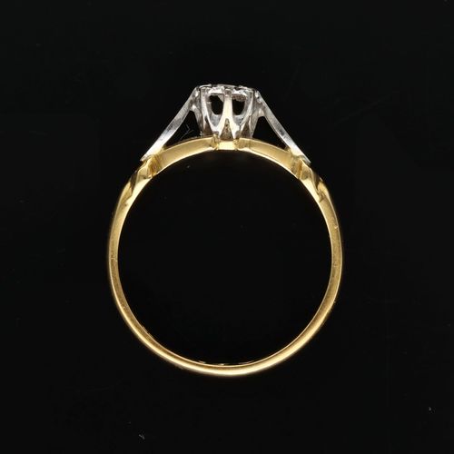 18ct Gold Diamond Ring. London 1973 image-6