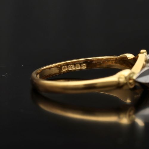 18ct Gold Diamond Ring. London 1973 image-4