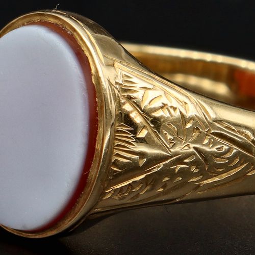 18ct Gold Sardonyx Signet Ring image-5