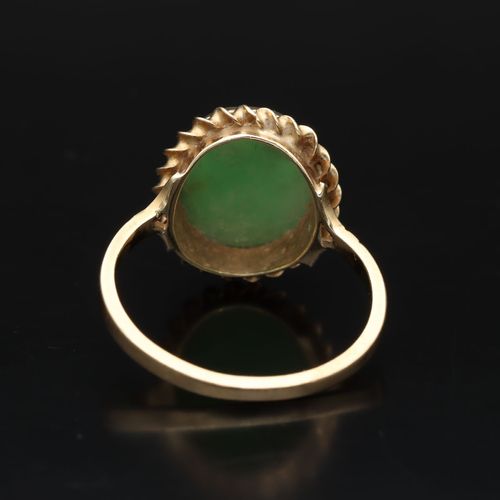 9ct Yellow Gold Jade Ring image-5