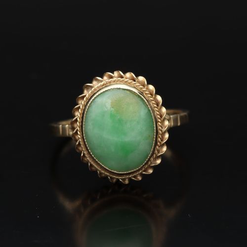 9ct Yellow Gold Jade Ring image-2