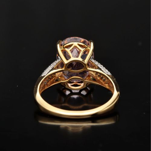 18ct Gold Kunzite and Diamond Ring image-5