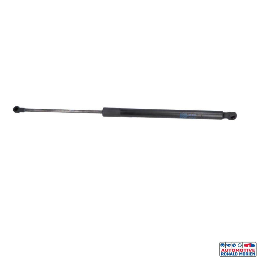 Used Rear gas strut, right Volkswagen Golf VII (AUA) 2.0 GTI 16V Price € 25,00 Inclusive VAT offered by Automaterialen Ronald Morien B.V.