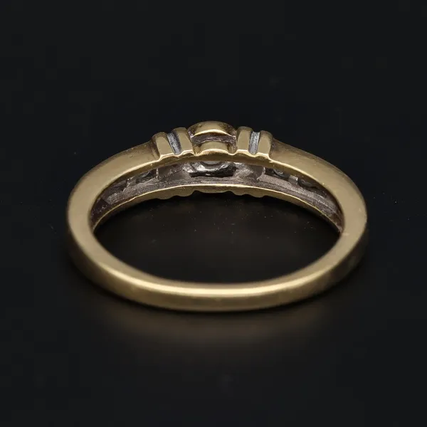 18ct Yellow Gold Diamond Ring