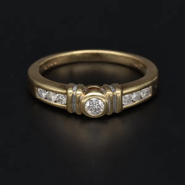18ct Yellow Gold Diamond Ring