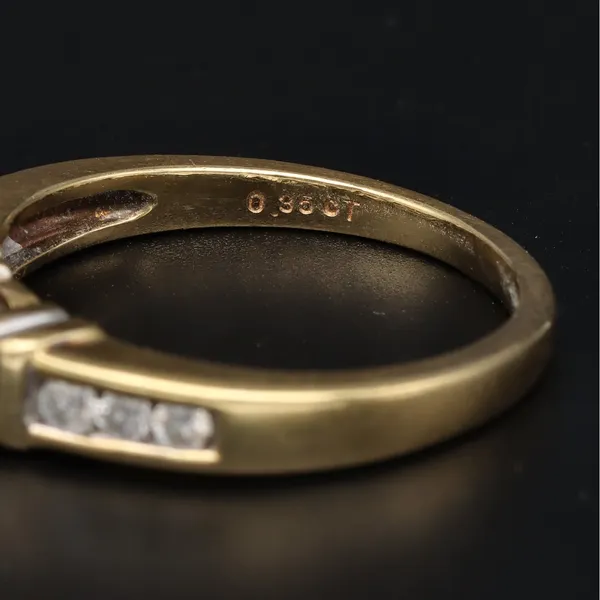 18ct Yellow Gold Diamond Ring