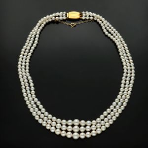 9ct Gold Ciro Gold Clasp Triple String Cultured Pearls