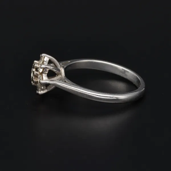 18k Gold Diamond Cluster Ring