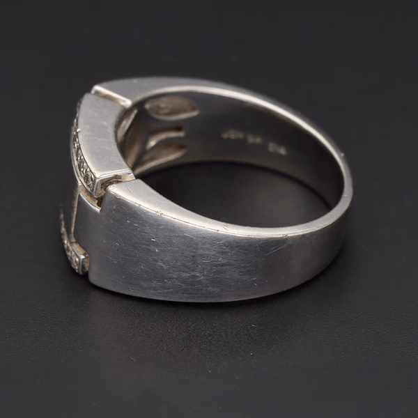 9ct White Gold & Diamond Ring