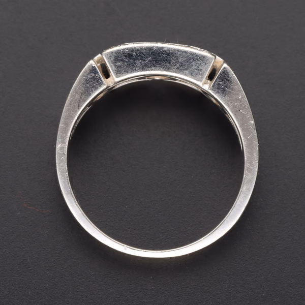 9ct White Gold & Diamond Ring