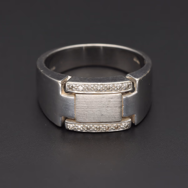 9ct White Gold & Diamond Ring