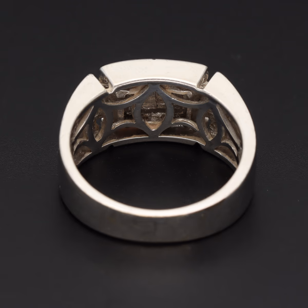 9ct White Gold & Diamond Ring