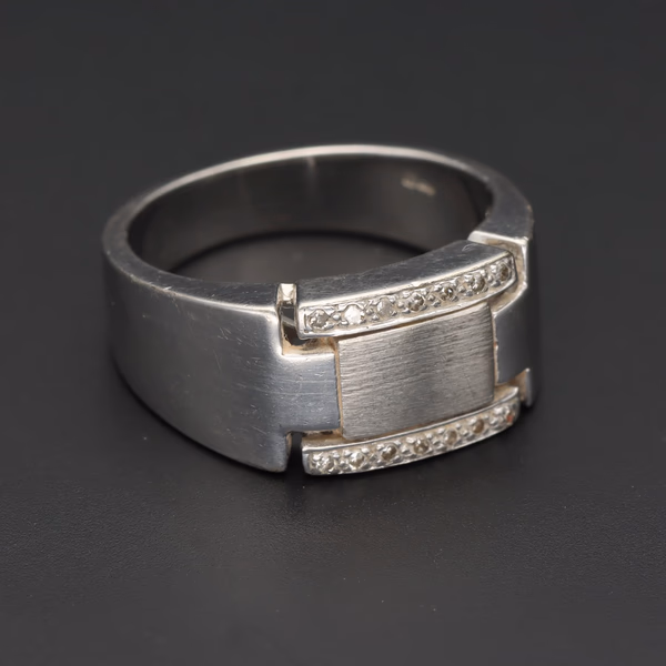9ct White Gold & Diamond Ring