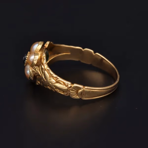 Georgian 15ct Yellow Gold Pearl & Onyx Ring
